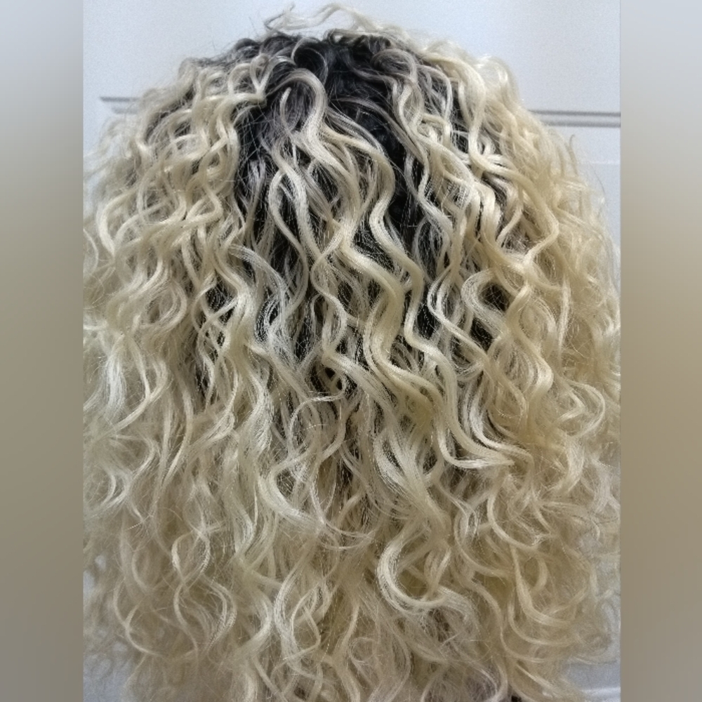 Wig - Picture 3 of 6